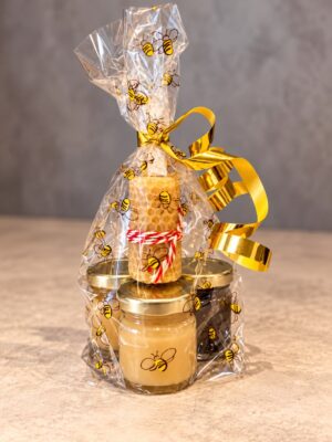 Presentpåse med 3 mini honungsburkar och bivaxljus – 3 × 41 ml